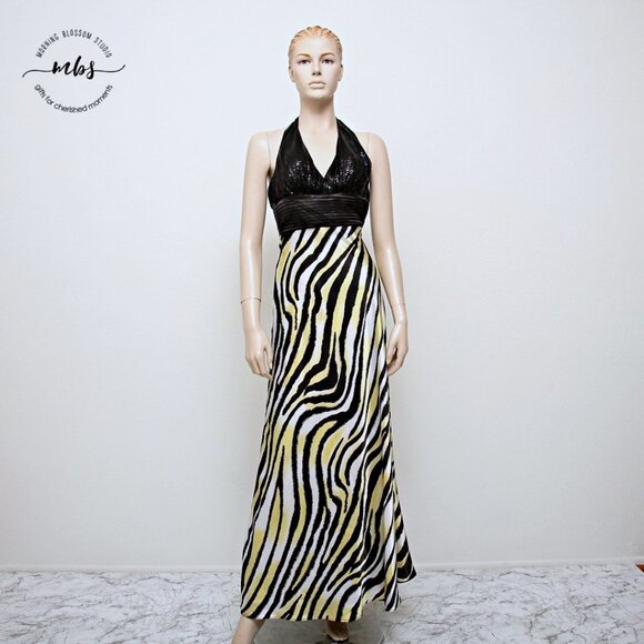 Aspeed Sultry Animal Print Sequins V Neck Sheath Gown - Picture 5 of 10